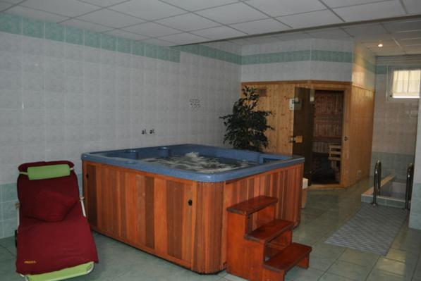 Sport Hotel Ostrov Trenčín Eksteriør bilde