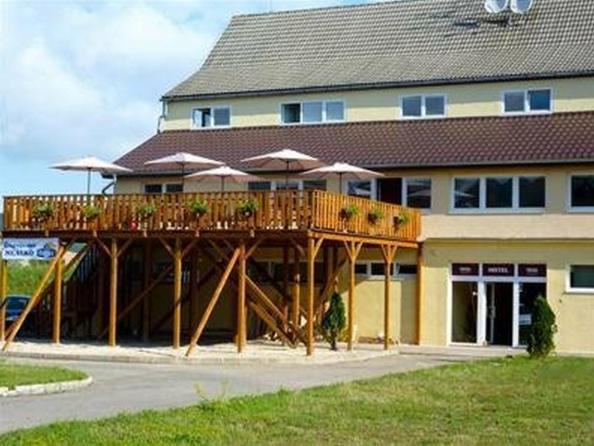 Sport Hotel Ostrov Trenčín Eksteriør bilde