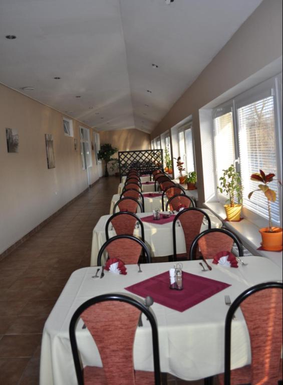 Sport Hotel Ostrov Trenčín Eksteriør bilde