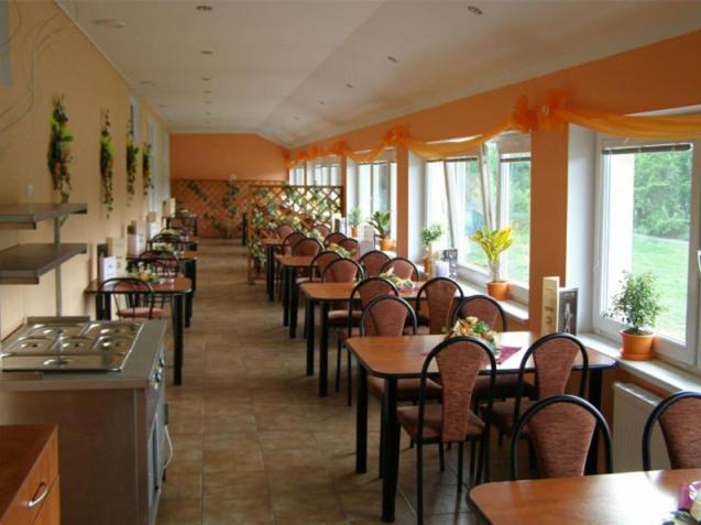 Sport Hotel Ostrov Trenčín Eksteriør bilde